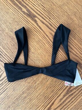 AGUA BENDITA Malory Bikini Swim Top - Black